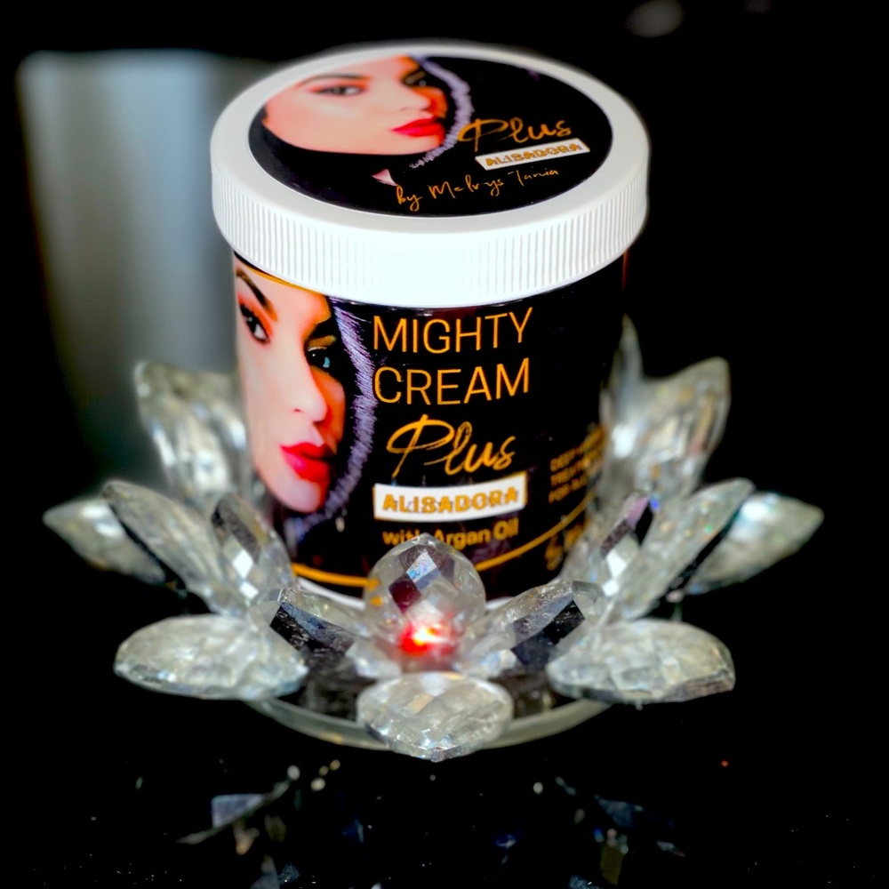 Deep conditioner, restores, hydrates and seals the hair strand, it’s Divine